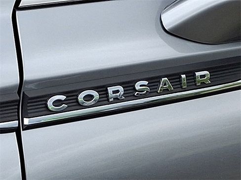 Used 2021 Lincoln Corsair AWD w/ Premium Package image 32