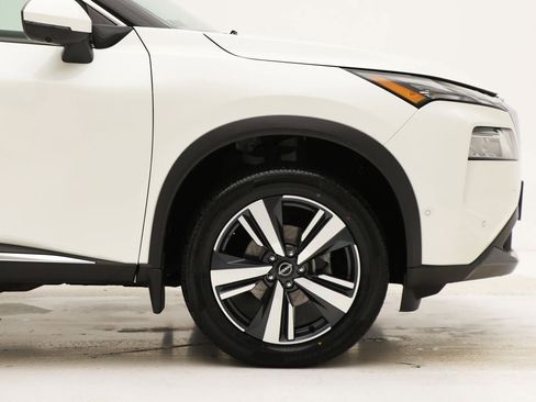 Used 2023 Nissan Rogue SL w/ SL Premium Package image 4