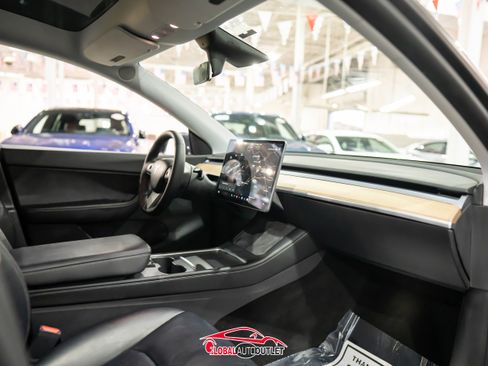 Used 2021 Tesla Model Y Performance image 15
