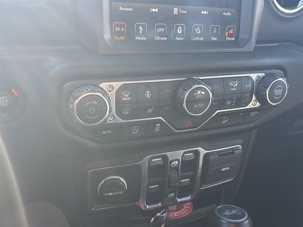 Used 2019 Jeep Wrangler Unlimited Sahara AWD/4WD image 9