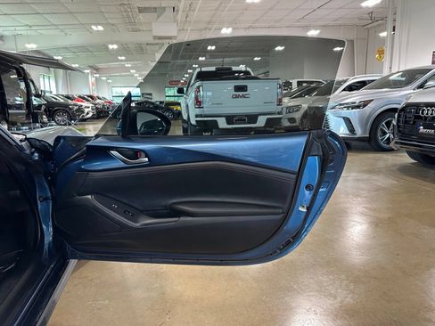 Used 2019 MAZDA MX-5 Miata RF Grand Touring RWD image 34