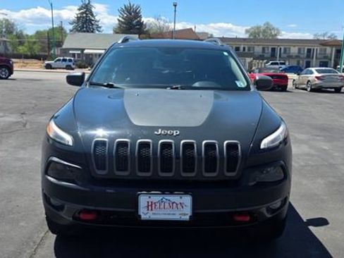 Used 2017 Jeep Cherokee Trailhawk w/ Cold Weather Group AWD/4WD image 4