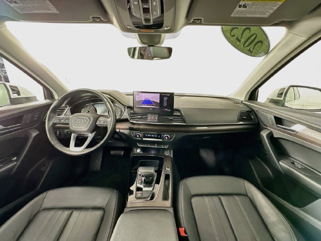 Used 2023 Audi Q5 2.0T Premium w/ Convenience Package AWD/4WD image 3