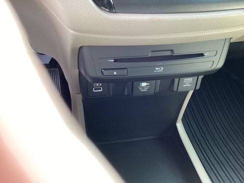 Used 2024 Honda Odyssey Elite image 16