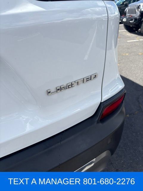 Used 2022 Jeep Cherokee Limited w/ Mopar Interior Package AWD/4WD image 12