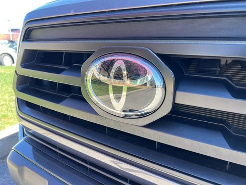 Used 2022 Toyota Tacoma SR image 10