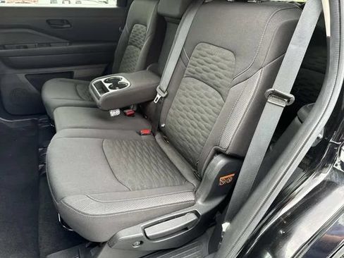 Used 2025 Nissan Pathfinder SV FWD image 24