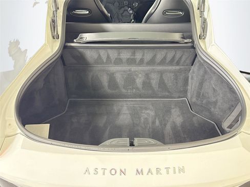 Used 2022 Aston Martin V8 Vantage Coupe image 25