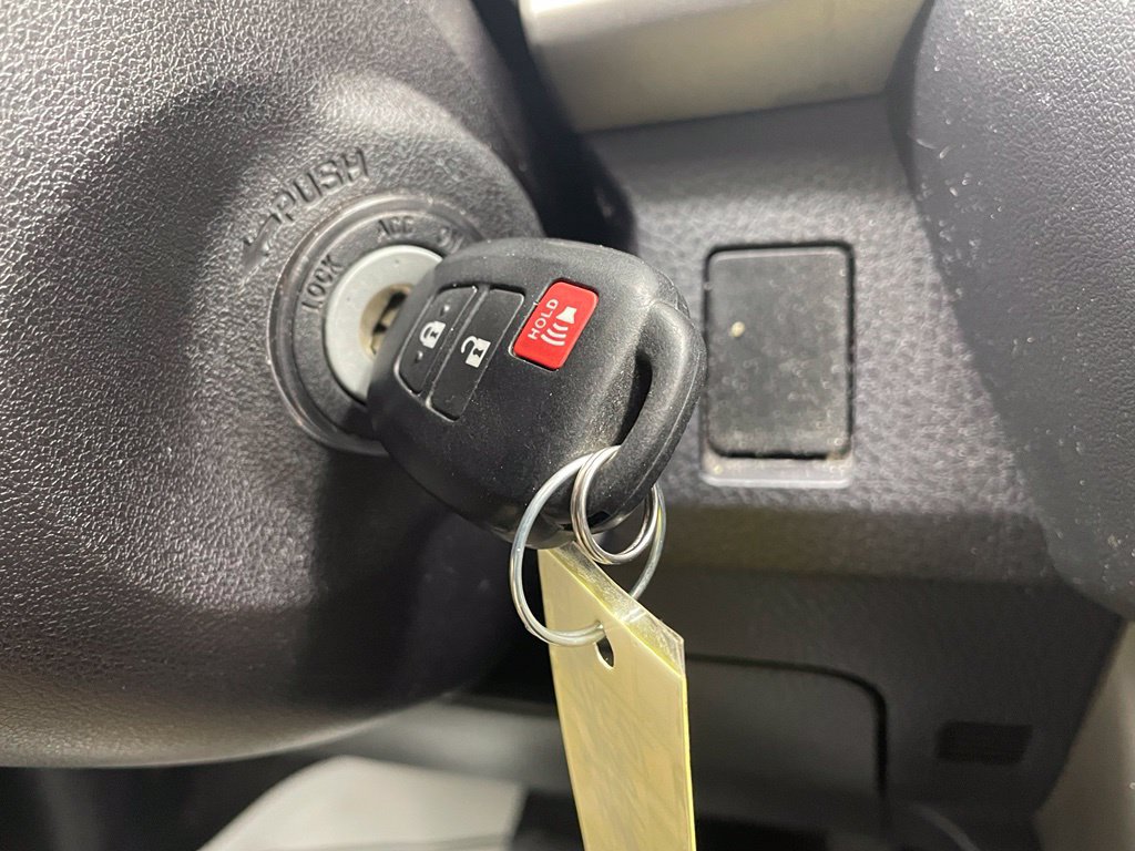 Used 2016 Toyota RAV4 LE AWD/4WD image 28