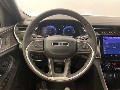 New 2025 Jeep Grand Cherokee Limited image 18