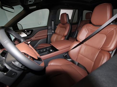 New 2026 Ford Bronco 4-Door w/ Sasquatch Package AWD/4WD image 3