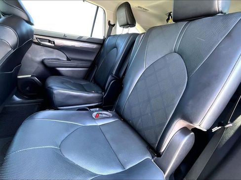 Used 2023 Toyota Highlander Platinum AWD/4WD image 24