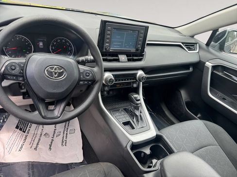 Used 2021 Toyota RAV4 XLE AWD/4WD image 10
