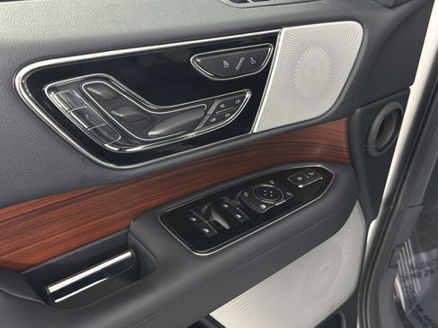 Used 2024 Lincoln Navigator Reserve image 8