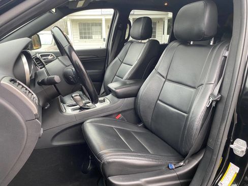 Used 2020 Jeep Grand Cherokee Laredo w/ Quick Order Package 2BN North image 14