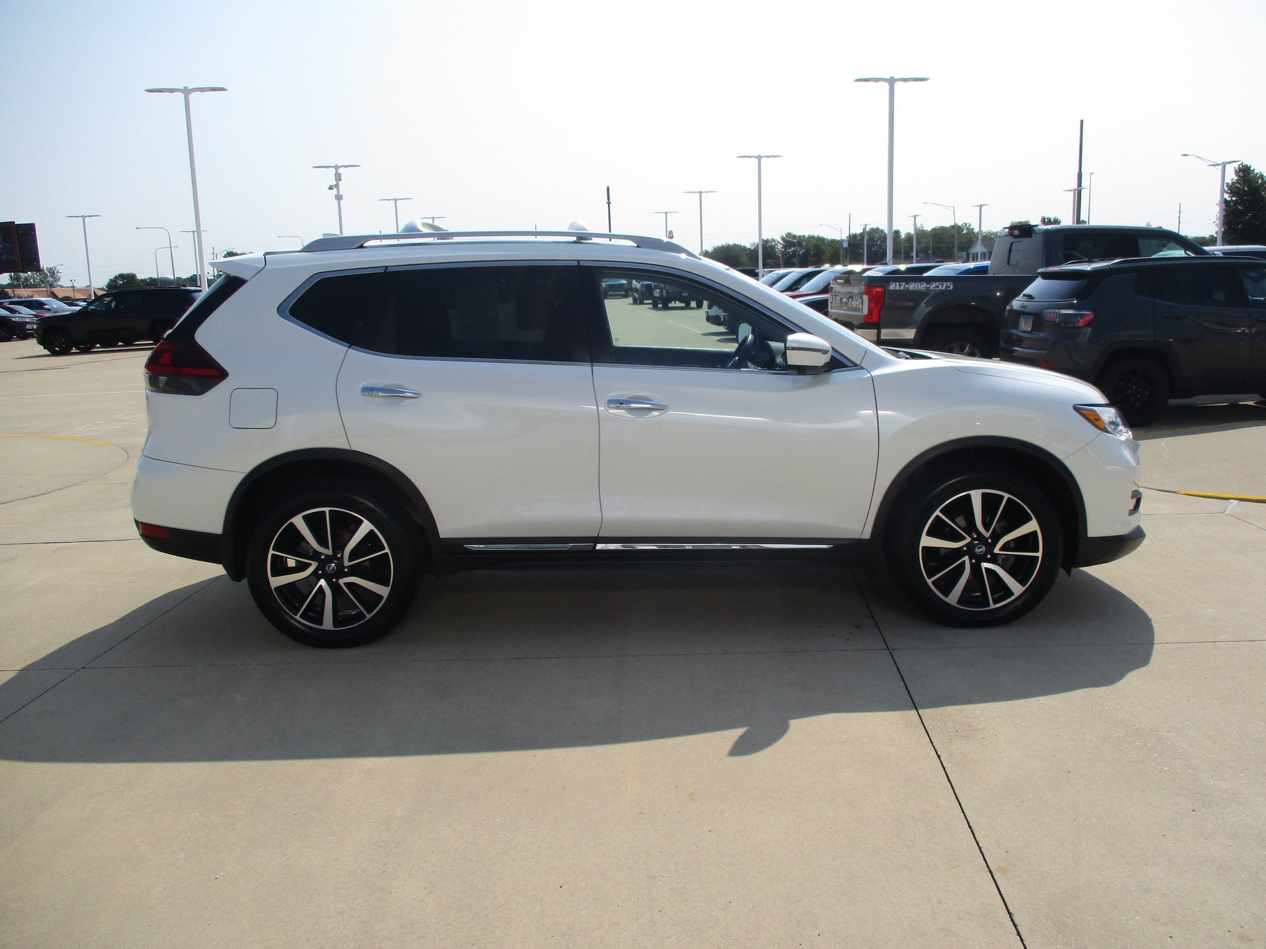 Used 2020 Nissan Rogue SL w/ Premium Package AWD/4WD image 8