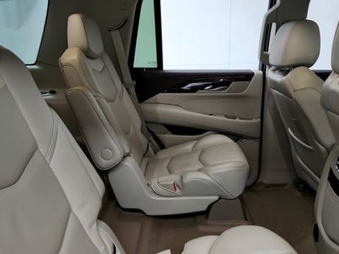 Used 2015 Cadillac Escalade Luxury image 23