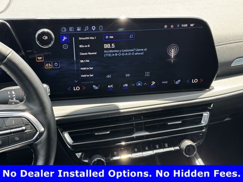 Used 2025 Chevrolet Traverse LT FWD image 16