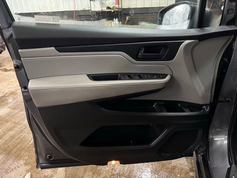 Used 2024 Honda Odyssey EX image 11