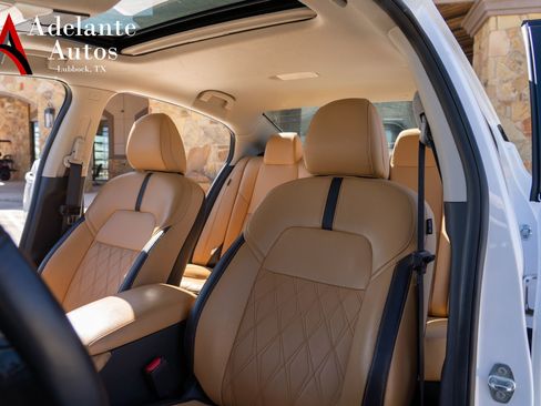 Used 2025 Nissan Sentra SV w/ SV Premium Package image 6