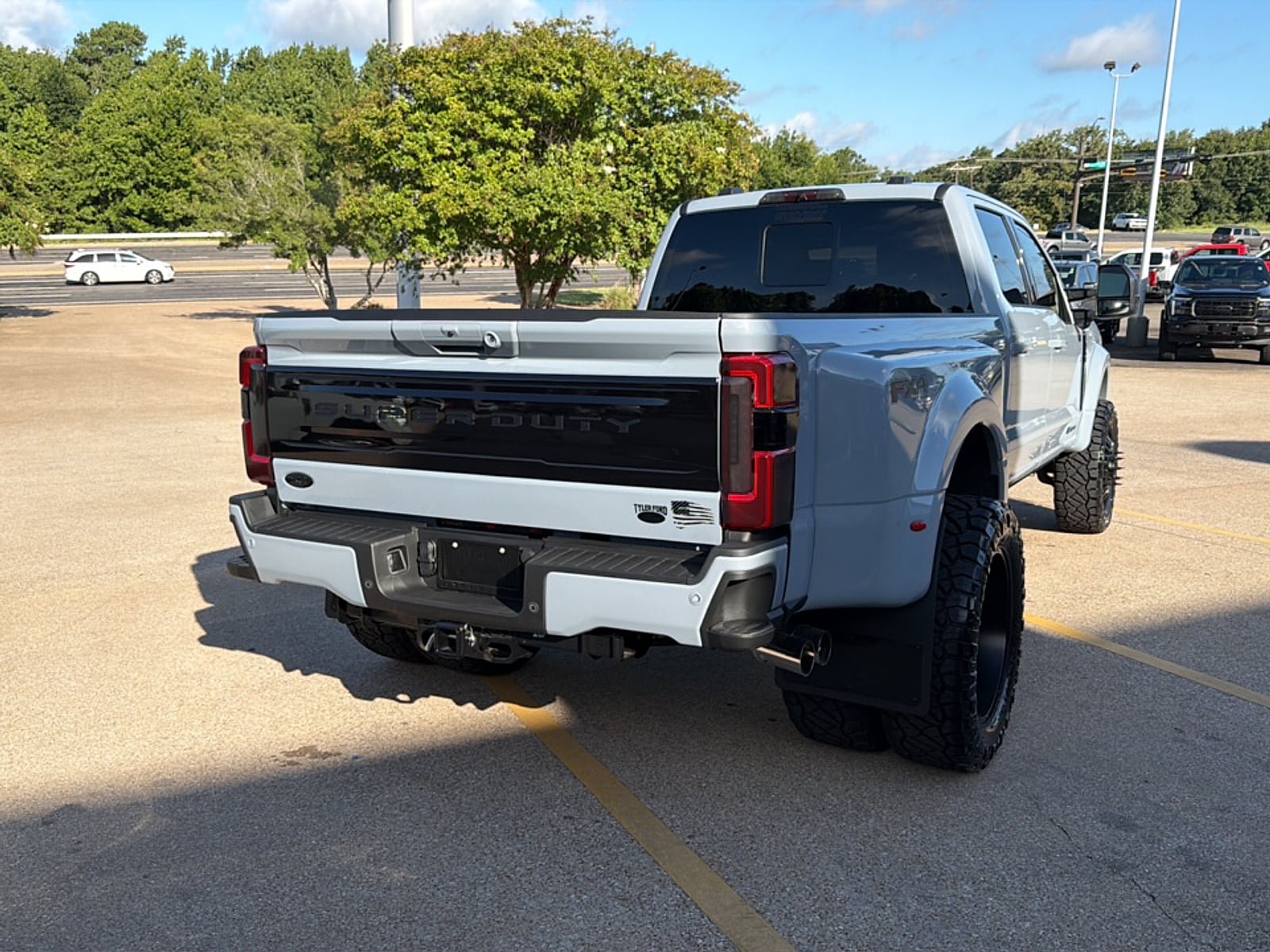 New 2026 Ford F450 Platinum w/ FX4 Off-Road Package AWD/4WD image 15