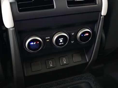 New 2026 Land Rover Defender 130 X-Dynamic SE image 38