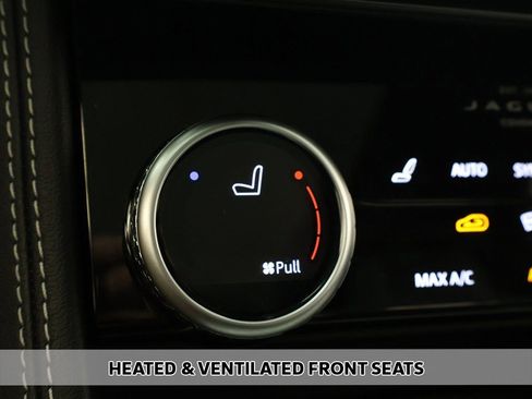 Used 2024 Jaguar F-PACE R-Dynamic S image 9