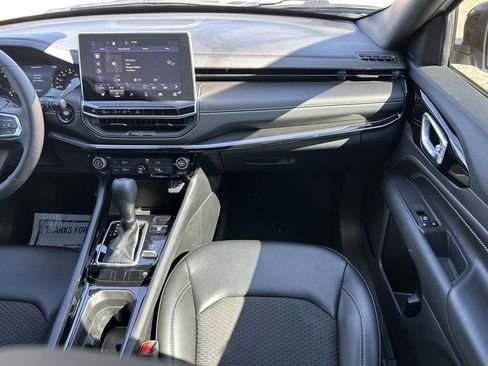 Used 2024 Jeep Compass Latitude w/ Convenience Group image 20