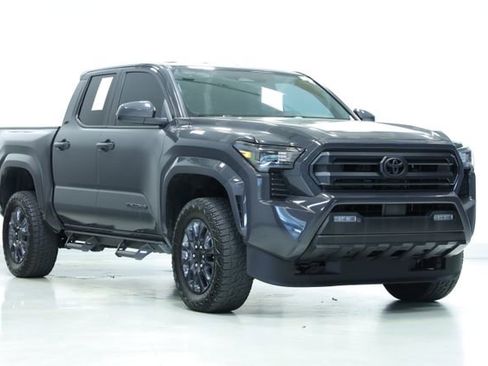 Used 2024 Toyota Tacoma SR5 image 3