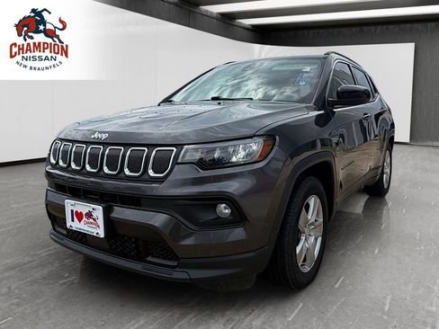 Used 2022 Jeep Compass Latitude FWD image 1