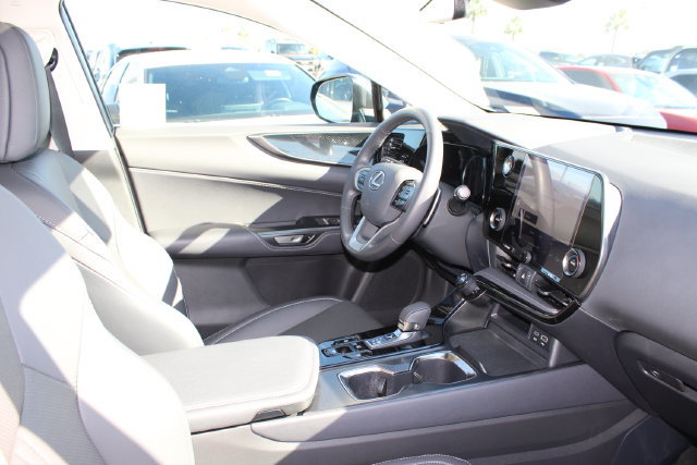 Certified 2025 Lexus NX 250 FWD image 5