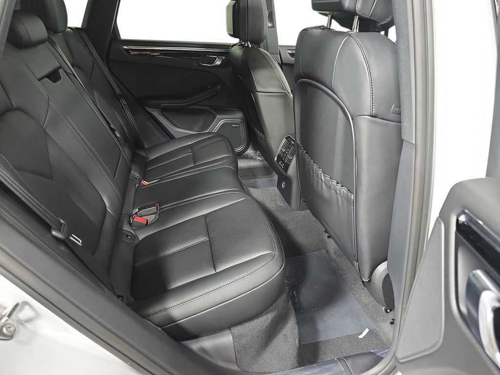 Certified 2026 Porsche Macan S AWD/4WD image 26