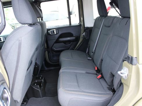 Used 2026 Jeep Wrangler Unlimited Sahara AWD/4WD image 15