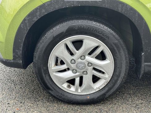 Certified 2022 Hyundai Venue SE image 9