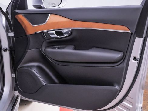 Used 2021 Volvo XC90 T6 Momentum w/ Advanced Package image 35