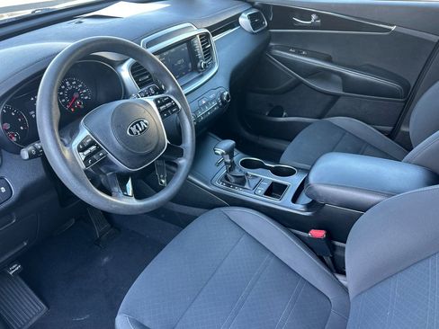 Used 2020 Kia Sorento LX image 10