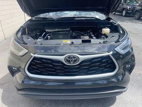 Used 2025 Toyota Highlander LE FWD image 15