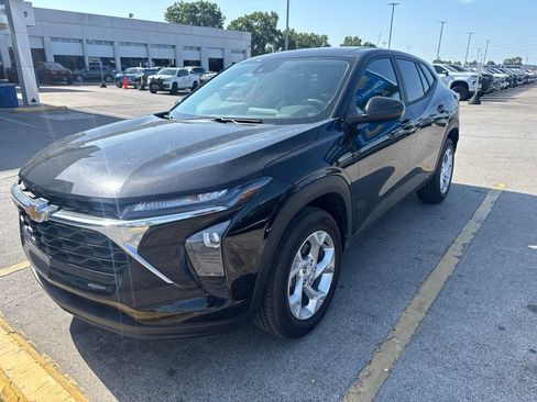 Used 2026 Chevrolet Trax LS w/ LS Convenience Package FWD image 1