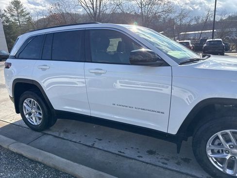 New 2025 Jeep Grand Cherokee Laredo X w/ Luxury Tech Group I image 3