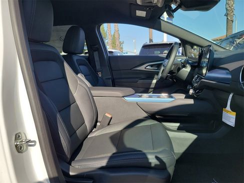 New 2026 Chevrolet Equinox EV LT image 16