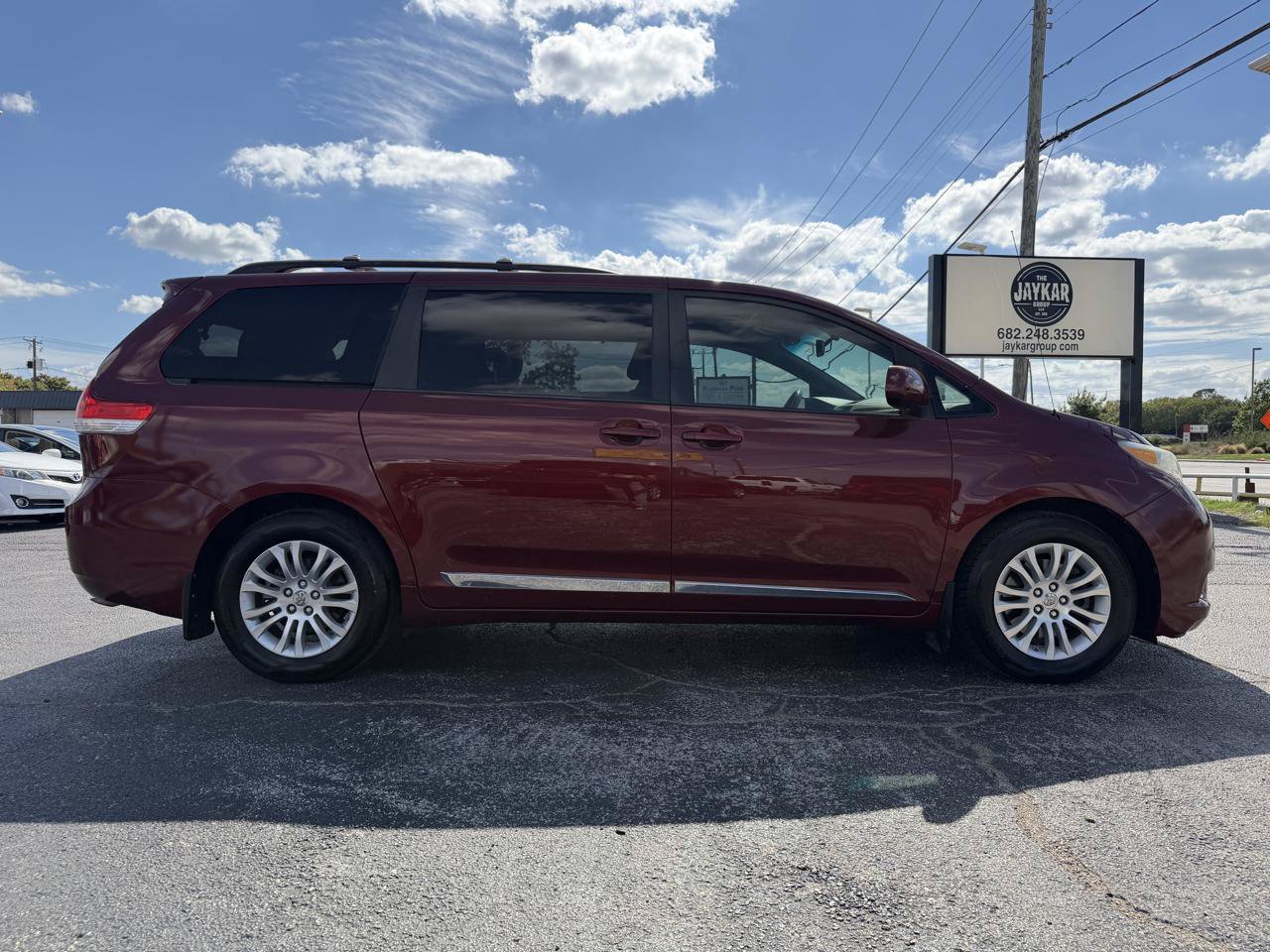 Used 2012 Toyota Sienna XLE FWD image 4