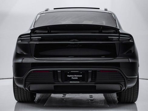 New 2026 Porsche Macan 4 Electric image 10