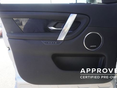 Used 2025 Land Rover Discovery Sport S image 16