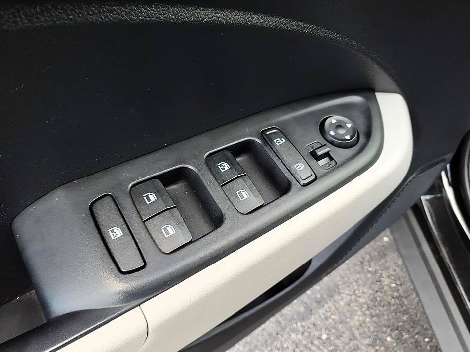 Used 2026 Hyundai Venue SEL FWD image 12