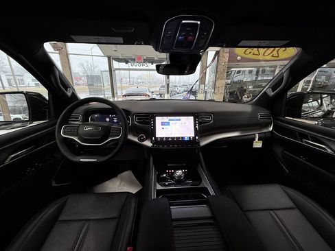 Used 2025 Jeep Wagoneer Series II image 42