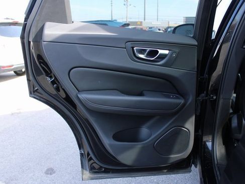 Used 2025 Volvo XC60 B5 Plus image 32