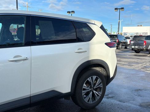 Used 2021 Nissan Rogue SV AWD/4WD image 7