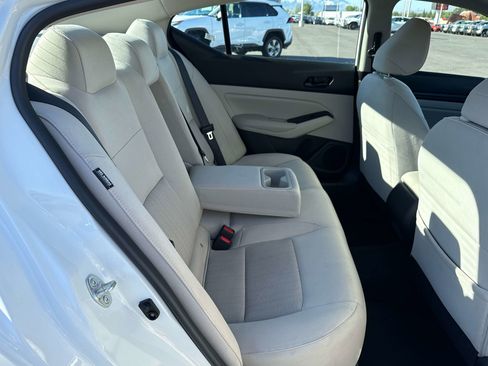 Used 2024 Nissan Altima 2.5 SV AWD/4WD image 16
