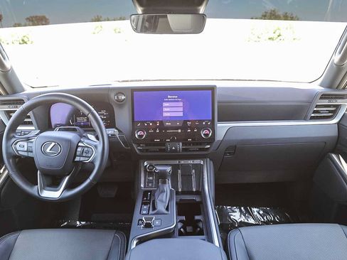 Used 2025 Lexus GX 550 w/ Cold Area Package AWD/4WD image 12