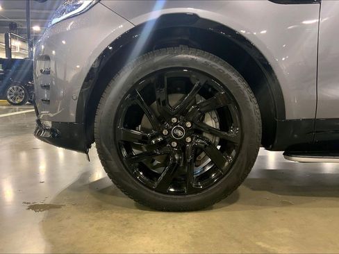 Certified 2025 Land Rover Discovery Dynamic SE AWD/4WD image 5